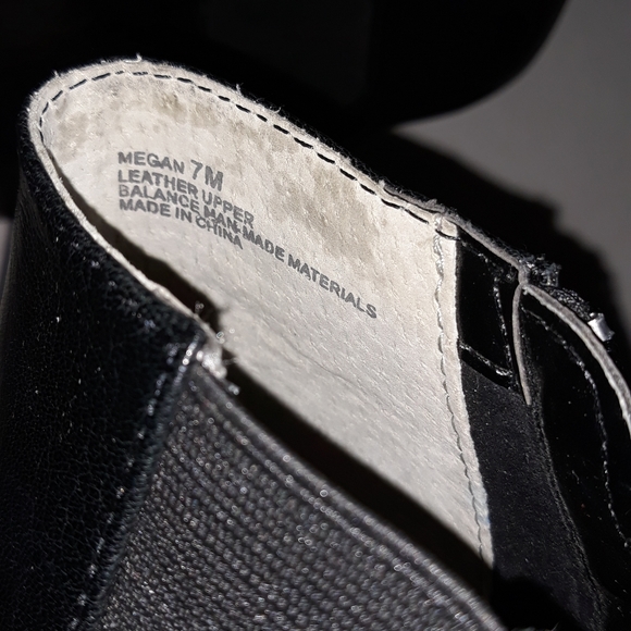 5/$25 💕 Me Too black leather zip ankle boots. 3.5 inches heel. Size 7 - Picture 10 of 12